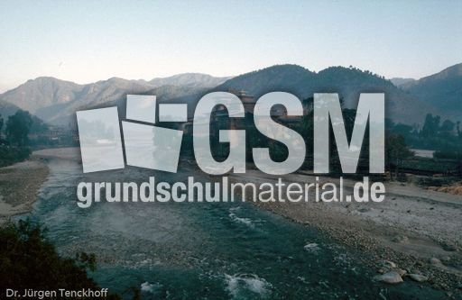 1090_bhutan_1994_dzong in punakha.jpg